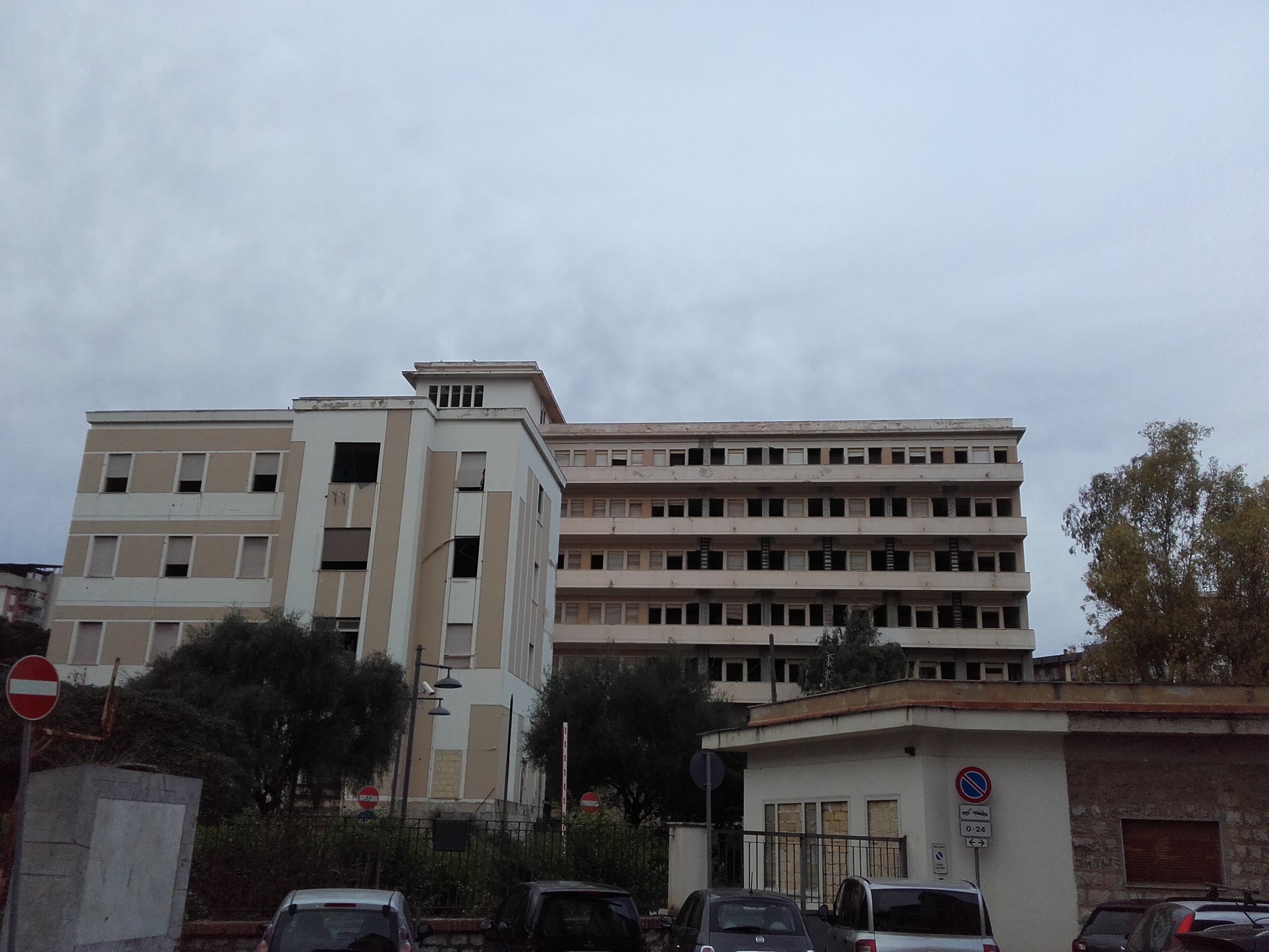 Palermo, il dormitorio di via Ingegneros eterna incompiuta