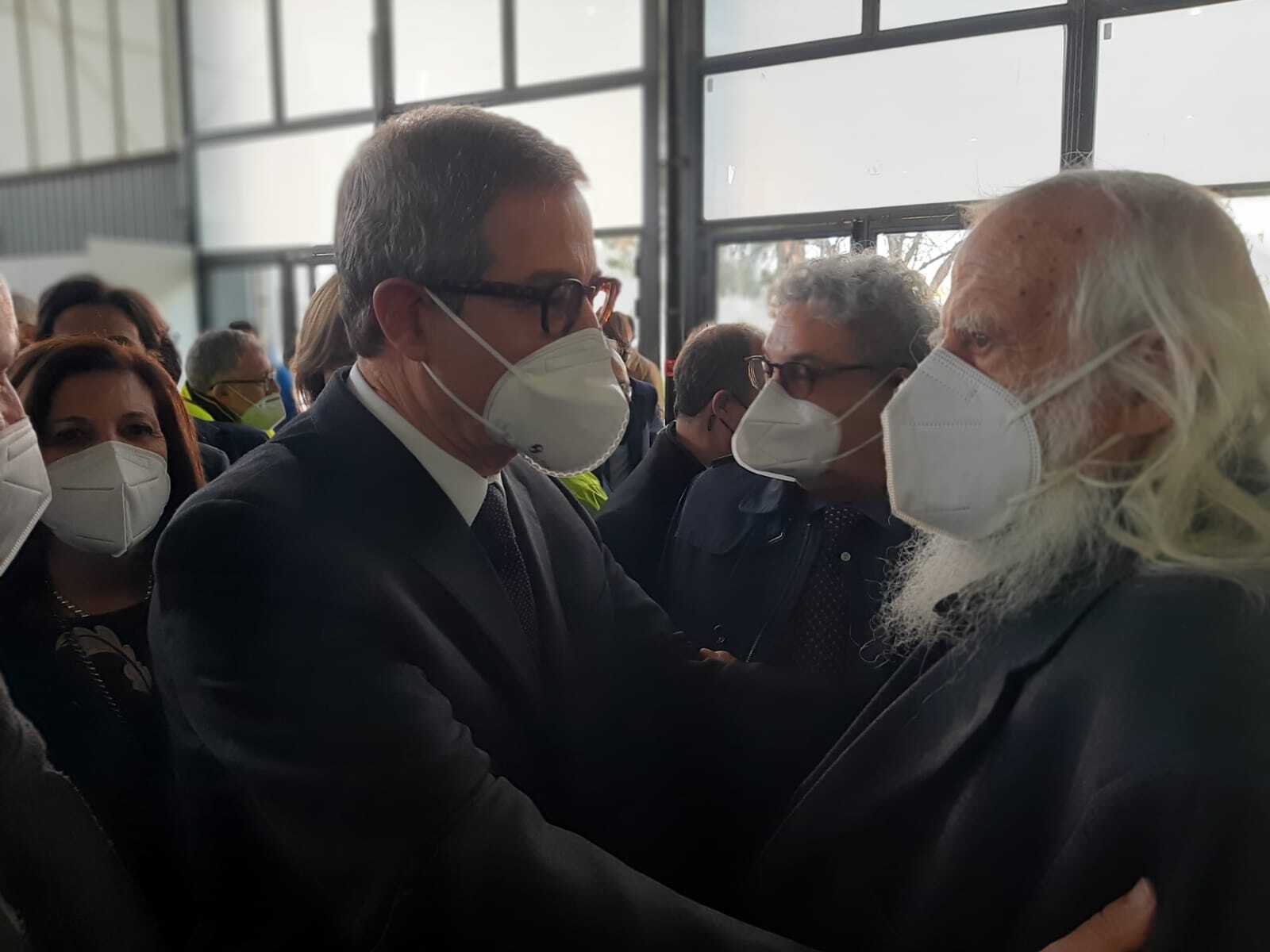 Vaccini, inaugurato primo hub in Sicilia, 10mila dosi al giorno Vaccini, inaugurato primo hub in Sicilia, 10mila dosi al giorno