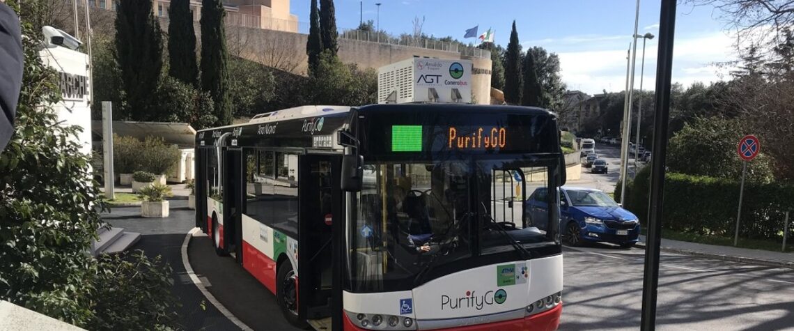 Ad Ancona debutta l’autobus che purifica l’aria mentre viaggia Ad Ancona debutta l’autobus che purifica l’aria mentre viaggia