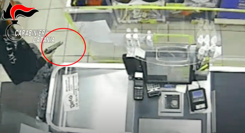 Grammichele (Ct), arrestato 17enne per furto a supermercato