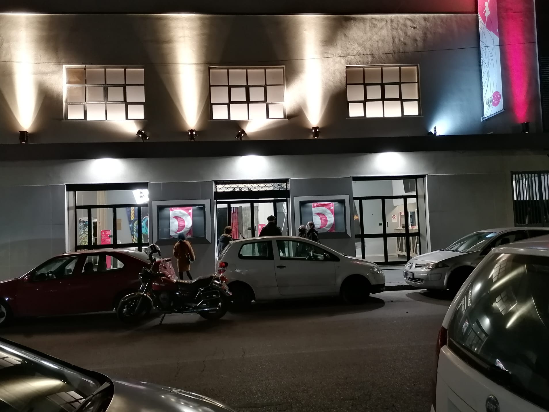 Mondo del teatro appeso a un filo accende le luci per ribellarsi