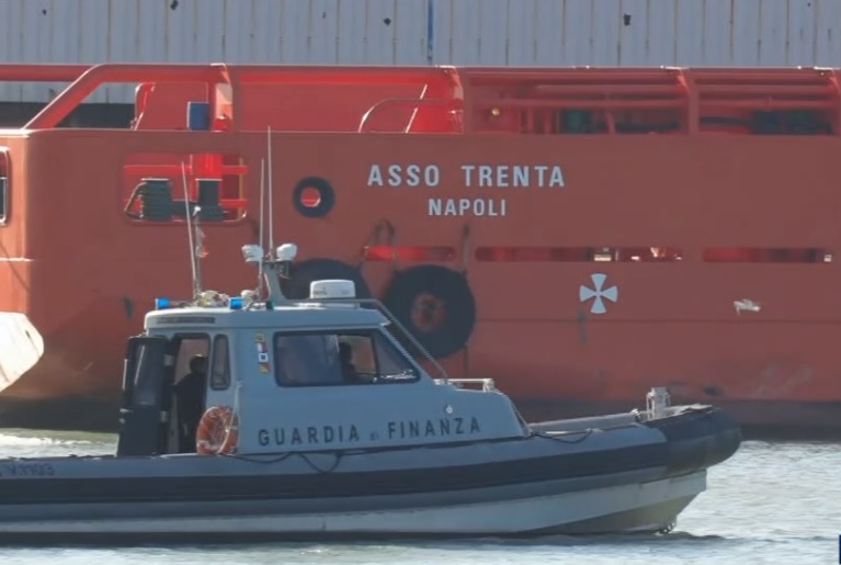 Migranti, Covid, molti positivi tra i naufraghi salvati