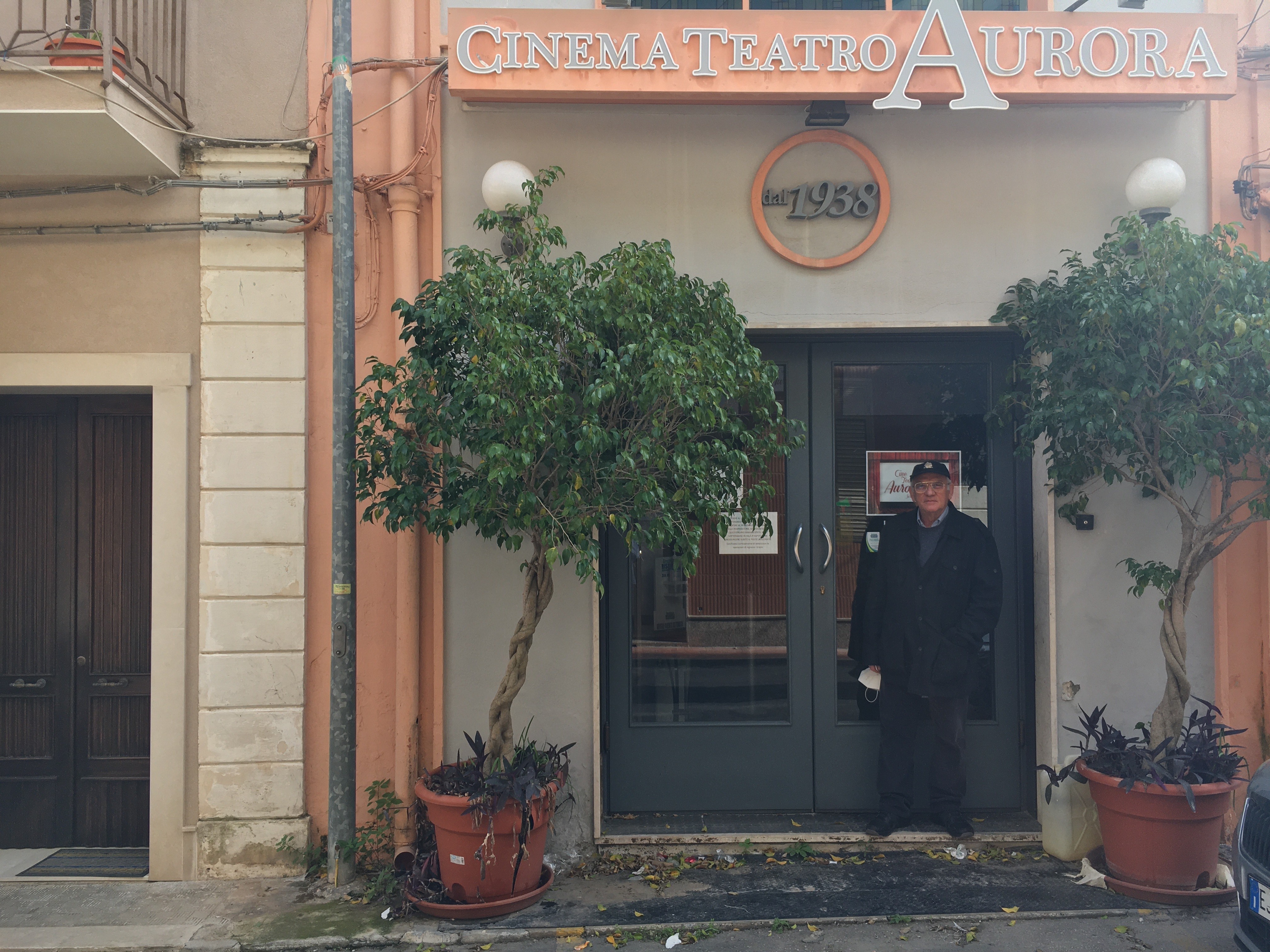 Covid, cinema chiusi e riapertura non prima dell’estate