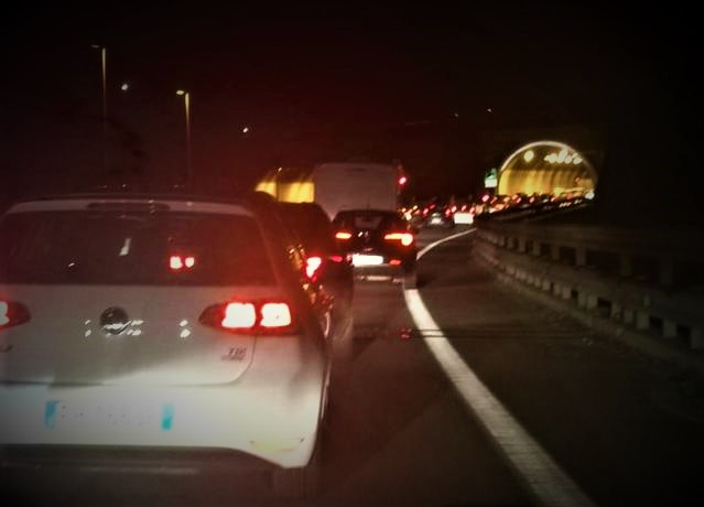 Covid, gite fuori porta, code al rientro a Palermo e Catania