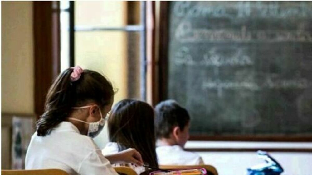 Scuola, presidi, “Obiettivo 60% studenti vaccinati e quarantena in Dad”