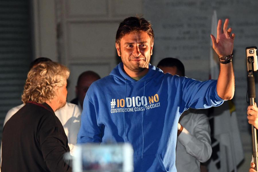 Crisi, sì a Draghi dalla base del M5s, ma Dibba saluta e va via