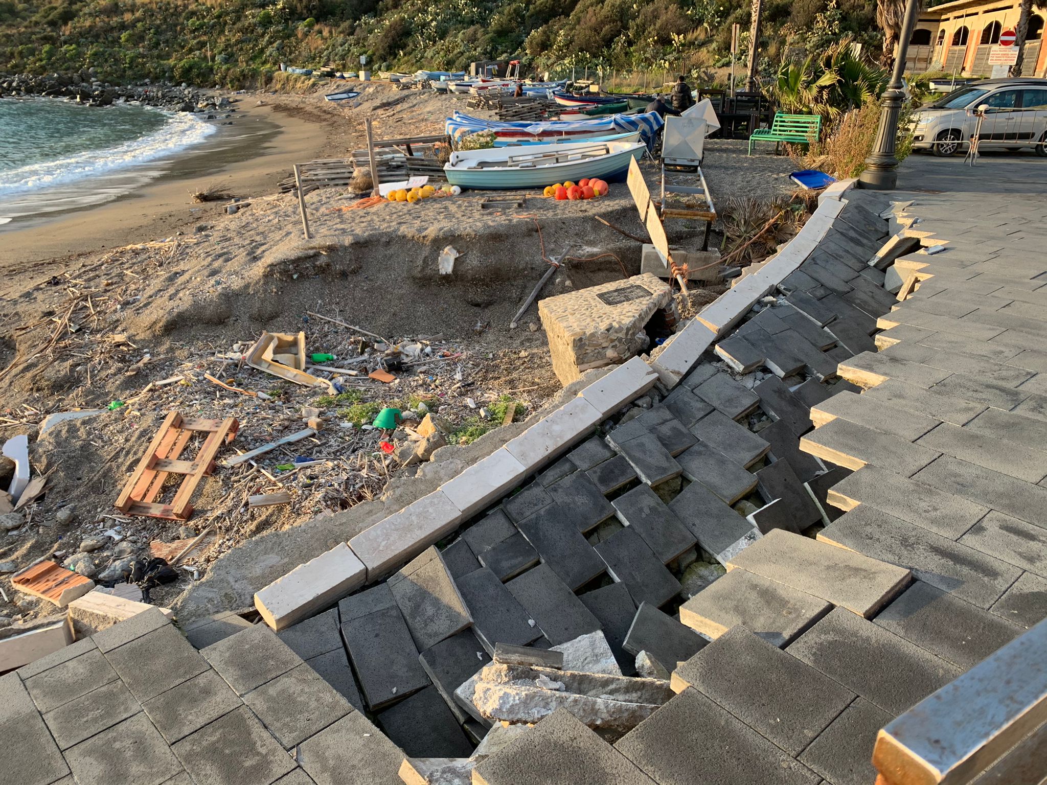 Erosione costiera, il mare sta divorando la Messina tirrenica