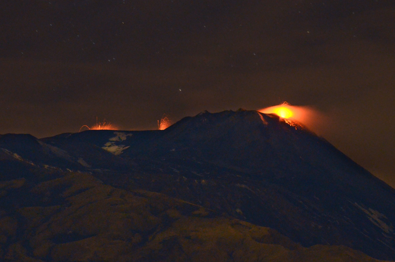 Etna, ancora spettacolo dalle zone sommitali, le foto più belle