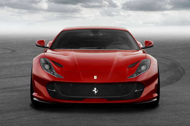 Ferrari, Elkann annuncia un modello full electric entro il 2030