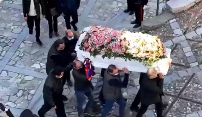Caccamo, tutto il paese ai funerali di Roberta Siragusa