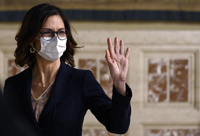 Covid, flop della Conferenza delle Regioni su scuole e coprifuoco