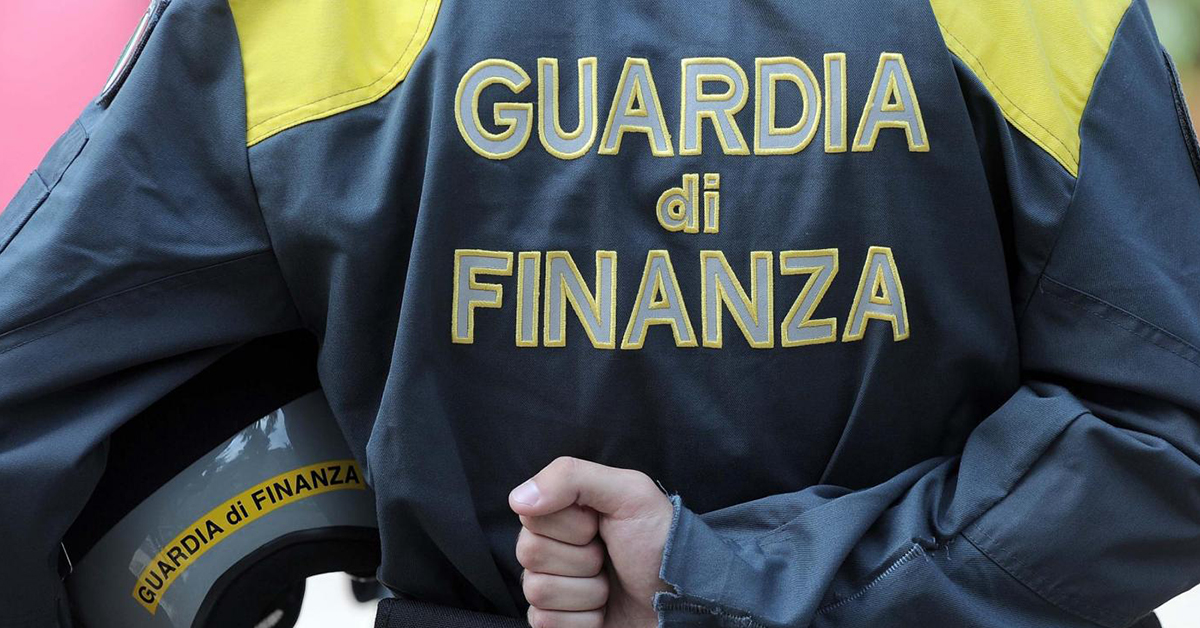 Caltagirone, raggiro al parente e riciclaggio, denunciati madre e figlio