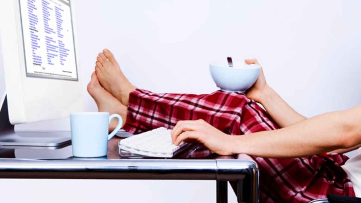 Effetto smartworking su moda, volano acquisti di tute e pigiami