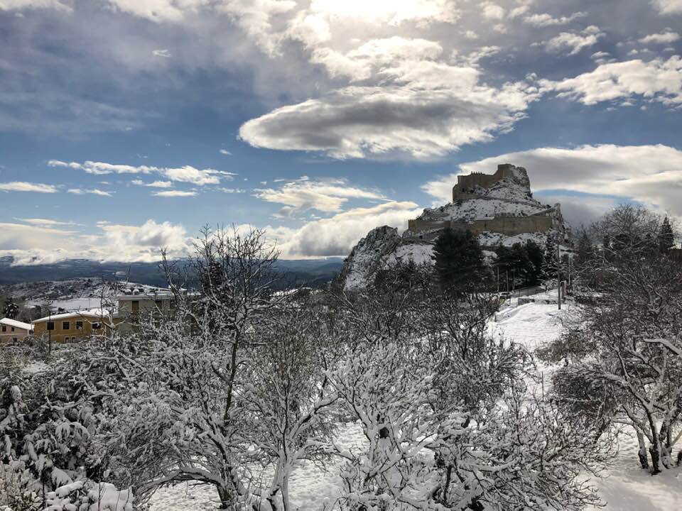 Neve a Mussomeli, diversi automobilisti fermati dal ghiaccio