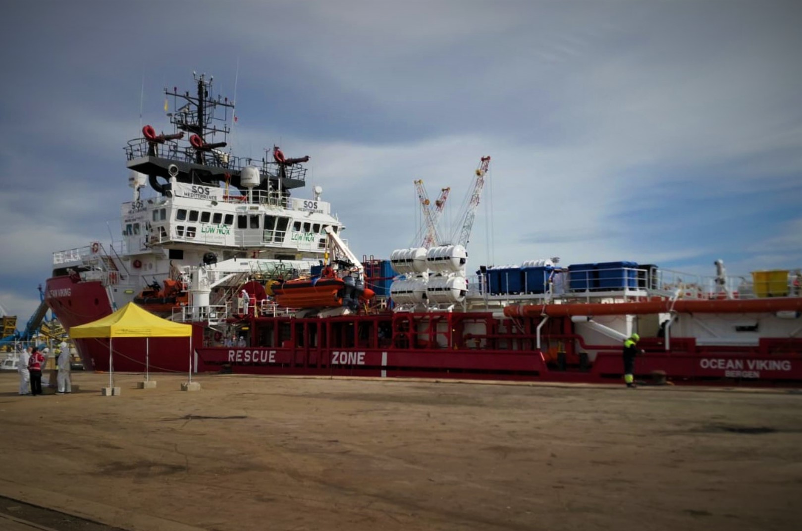 Migranti, Augusta, sull’ Ocean Viking quarantasei positivi