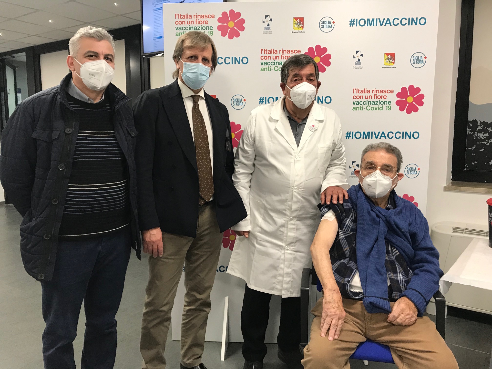 Galleria foto 'Vaccini, comincia la somministrazione al Giglio per gli over 80' - foto 2