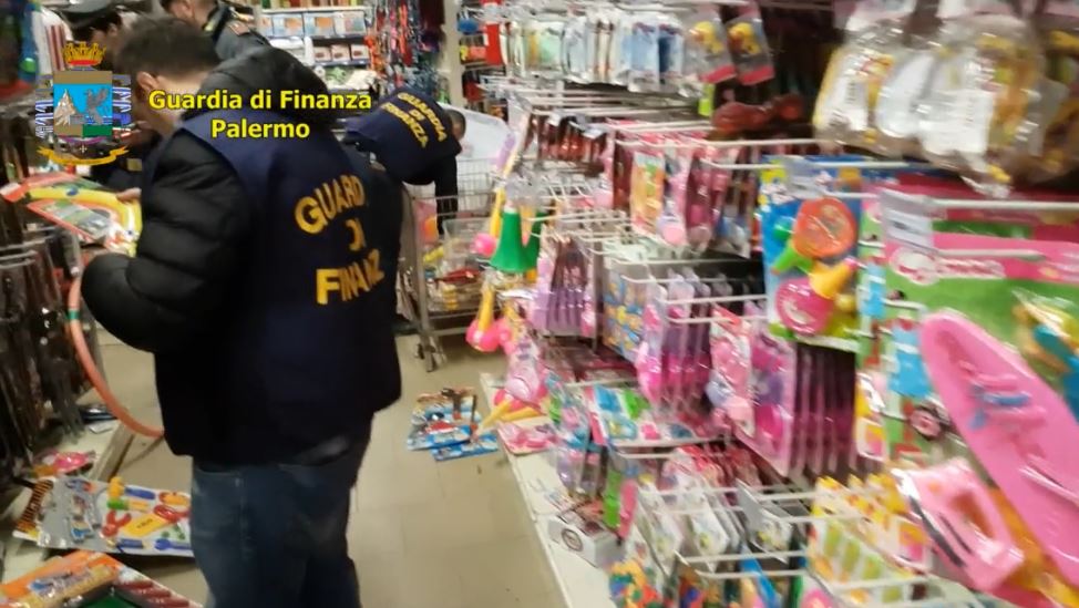 Palermo, ottomila giocattoli contraffatti e pericolosi