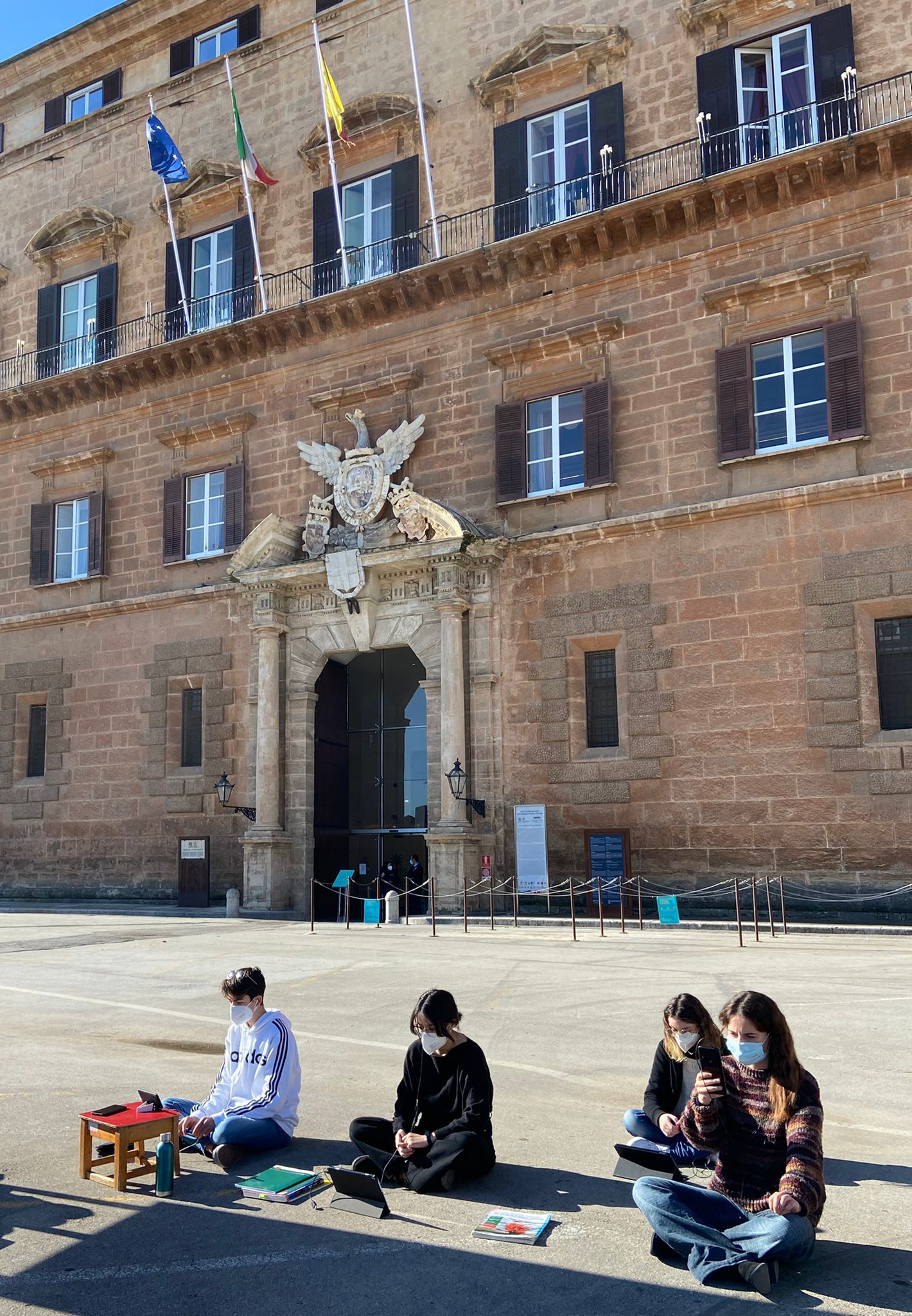 Studenti davanti all’Ars chiedono garanzie su ritorno a scuola