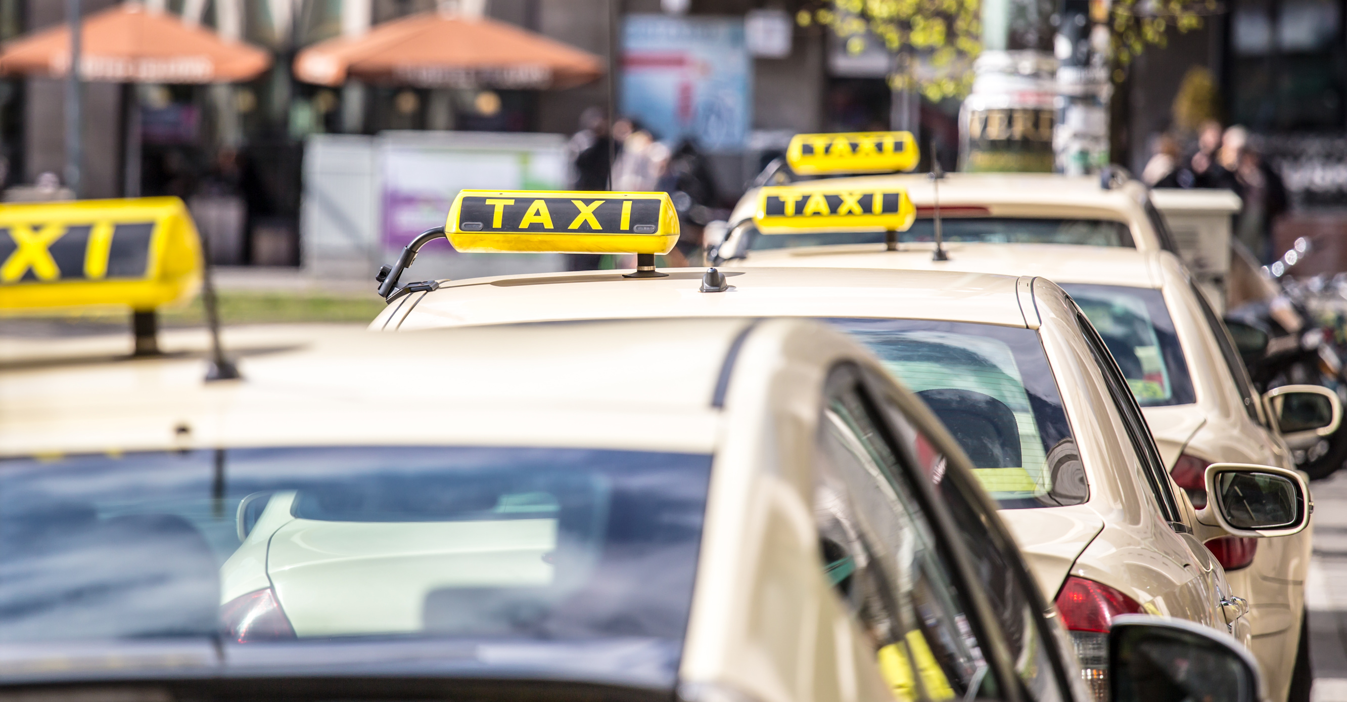Sciopero taxi 5 e 6 luglio: disagi e tensioni in tutta Italia