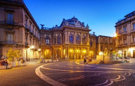 Questa sera teatri italiani illuminati per chiedere la riapertura