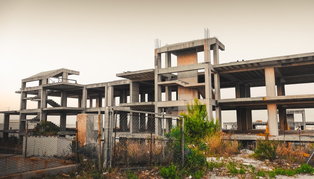 Ambiente, nell’Isola di cemento trentaduemila abusi edilizi