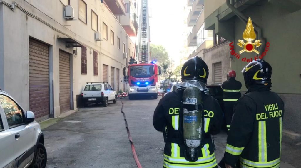 Palermo, incendio in appartamento in via Arimondi