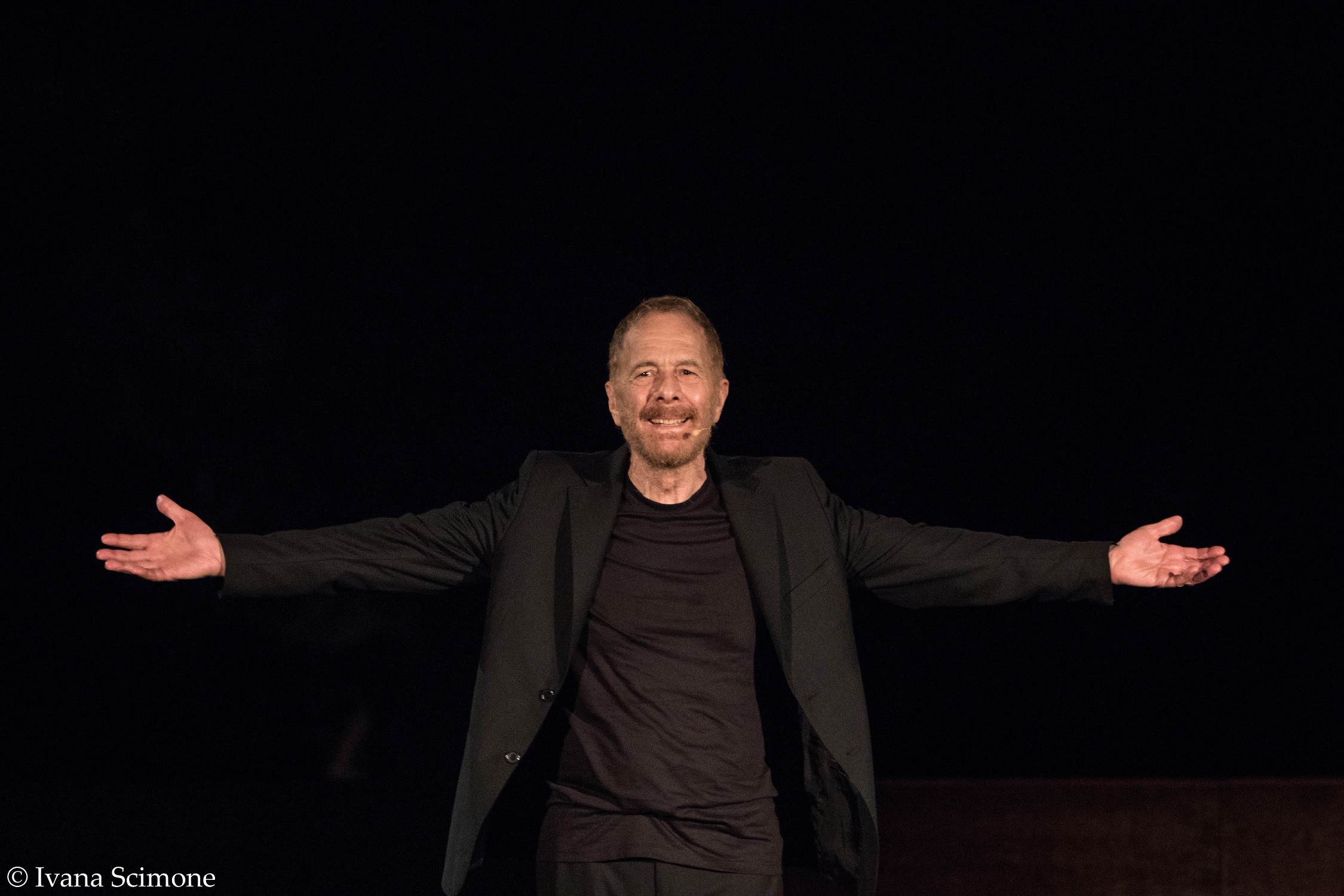 Taormina, De Filippo e Lavia con un video-messaggio di solidarietà