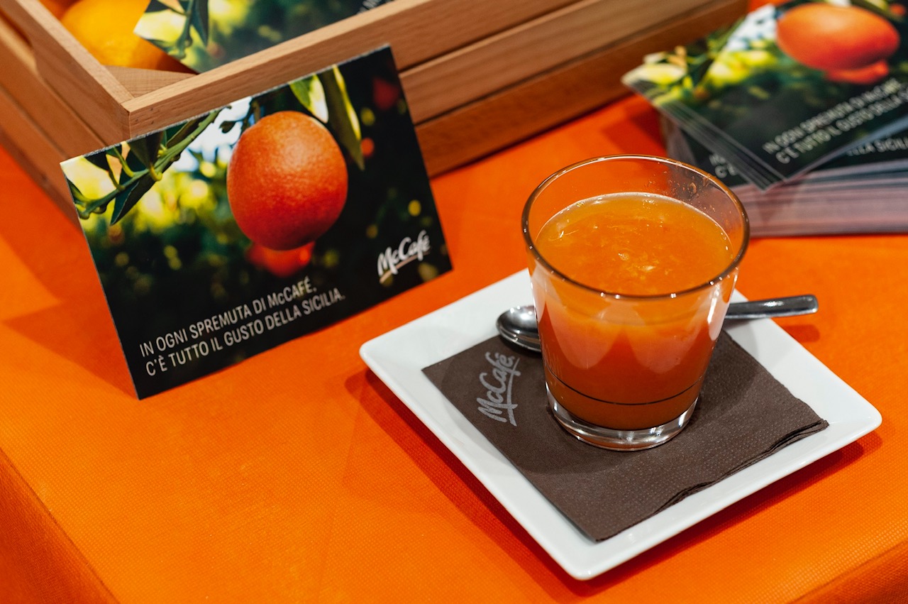 Torna nei McCafé di McDonald’s l’Arancia Rossa di Sicilia IGP