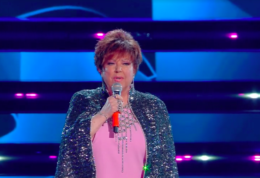 Sanremo, gaffe di Orietta Berti, vuole duettare con i “Naziskin”