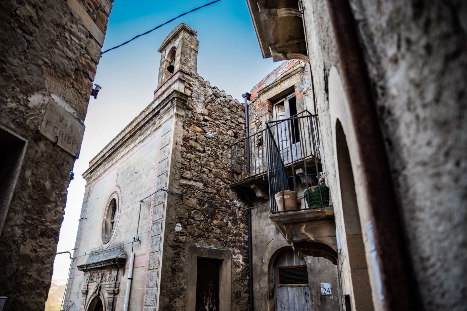 Castel di Lucio, via al progetto “case ad 1 euro”