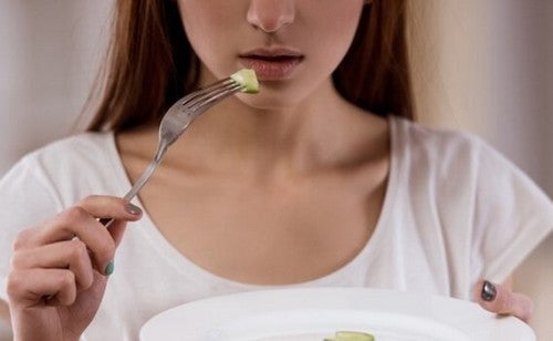 Disturbi dell’alimentazione, con il Covid +30% di casi tra giovani Disturbi dell’alimentazione, con il Covid +30% di casi tra giovani