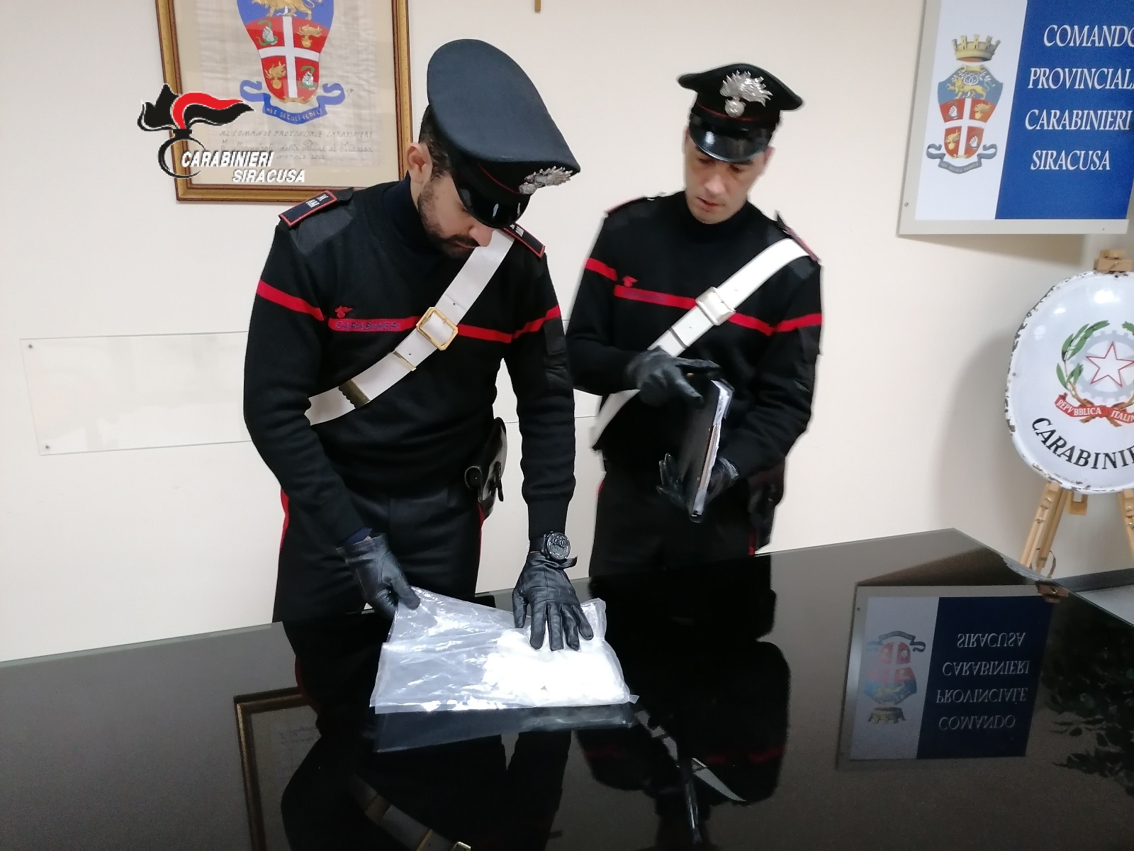 Droga, piazza di spaccio nel Siracusano, blitz dei Carabinieri