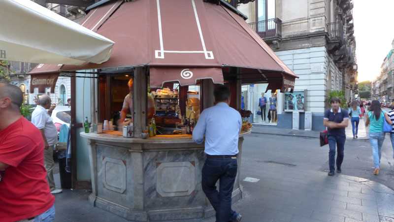 Catania, via libera al Regolamento per i chioschi: “Togliamo sacche di illegalità”