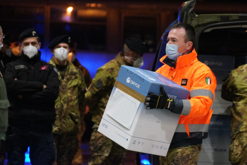 Vaccini, ne arrivano cinquantacinque milioni