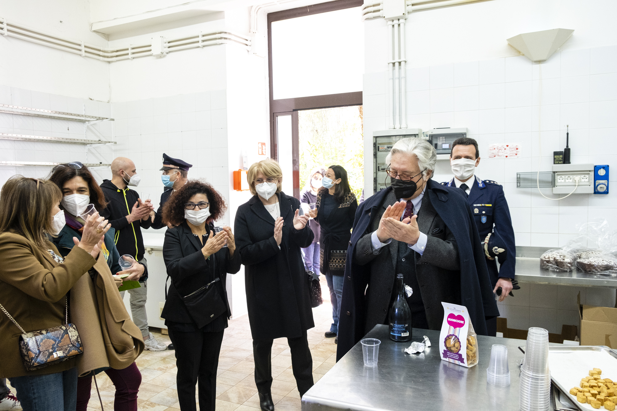 Palermo, nuove attrezzature per il laboratorio Cotti in Fragranza Palermo, nuove attrezzature per il laboratorio Cotti in Fragranza