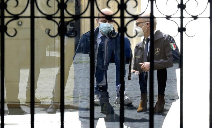 Covid, il piano vaccini non decolla, Figliuolo da Draghi