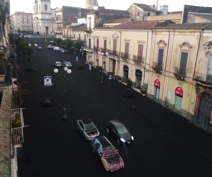 Etna, paesi neri e strade in tilt, chiesto Stato calamità