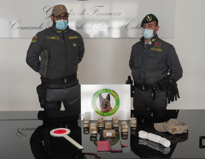 Droga, donna gambiana portava hashish a Ragusa, arrestata