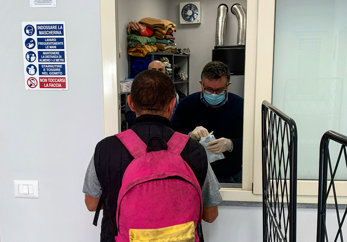 La metà di chi sta in fila alla Caritas Catania è un italiano