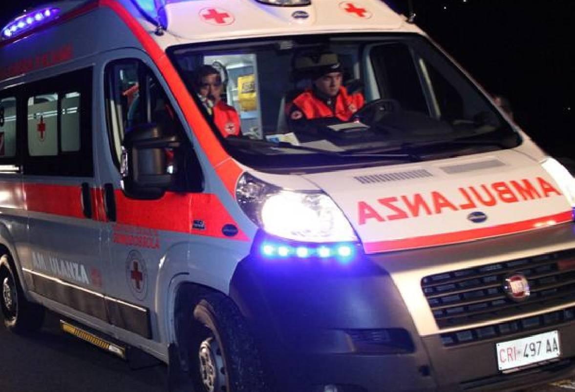 Shock anafilattico durante cena di pesce al ristorante, 15enne ricoverata d’urgenza