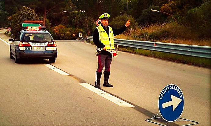 Incidenti, ucciso mentre soccorre le vittime di un tamponamento