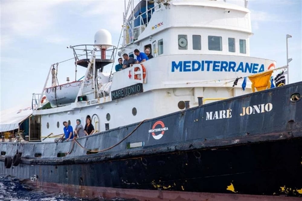 Migranti, Pm, “Mare Jonio pagata per trasbordo naufraghi”