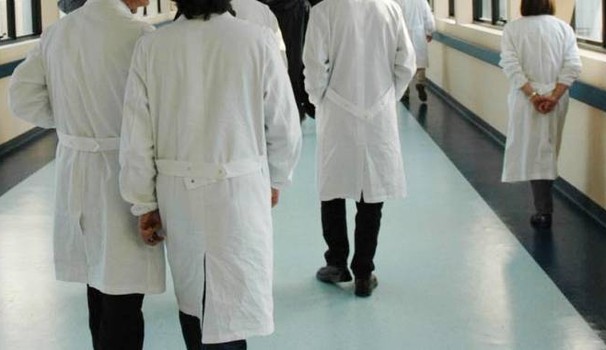 Messina, visite anche fuori dall’ospedale, tre medici sospesi per un anno