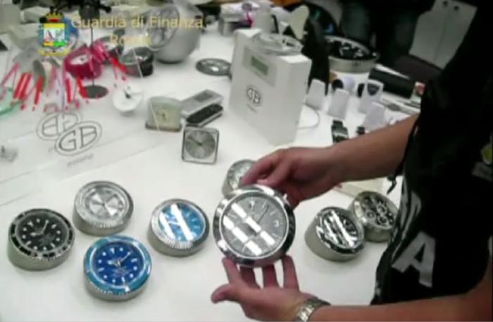 Mafia, i clan palermitani vendevano in nero orologi di lusso