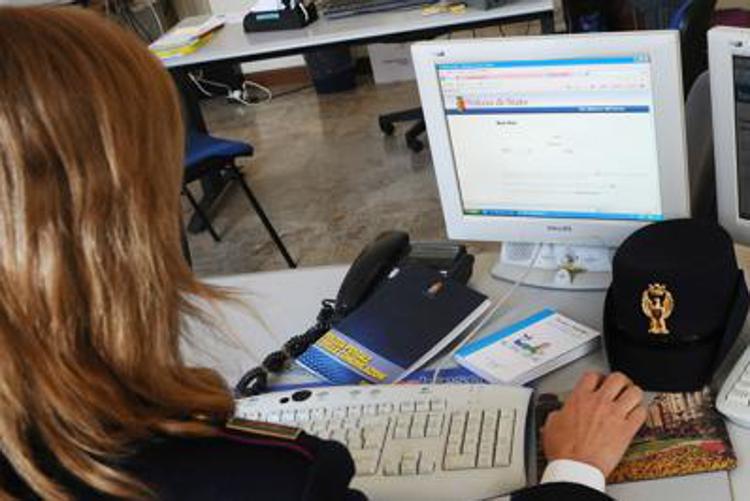 Pedopornografia, sequestrati video e immagini, tre arresti