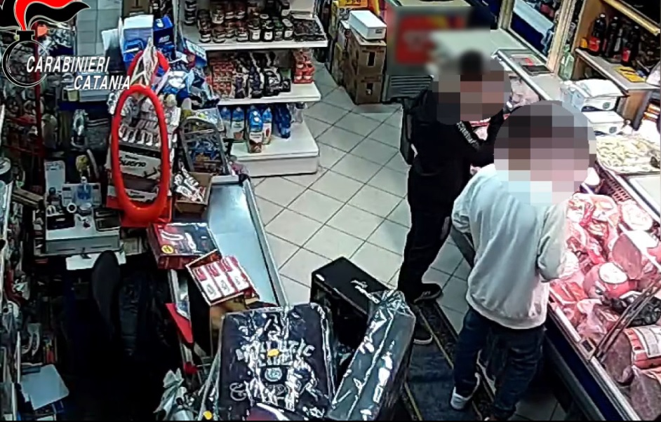 Grammichele, rapina supermercato via Cialdini, arrestato 15enne