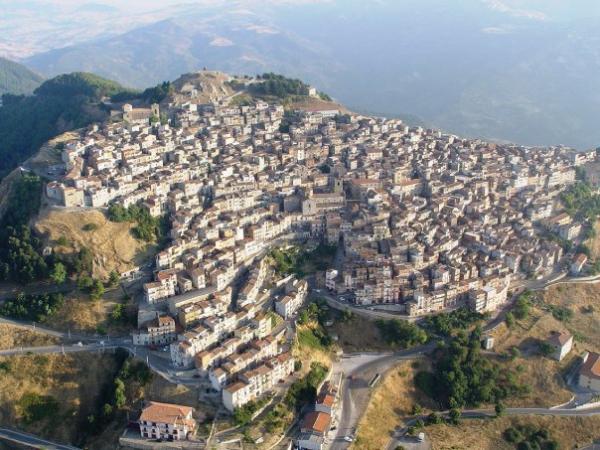 Covid, focolaio tra giovani nelle Madonie, si va verso zona rossa