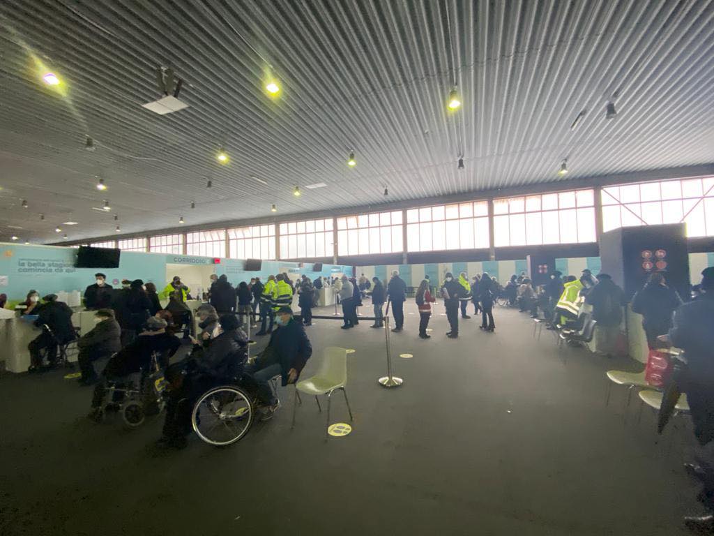 Covid, resta soglia 200 mila vaccini al giorno, mancano dosi