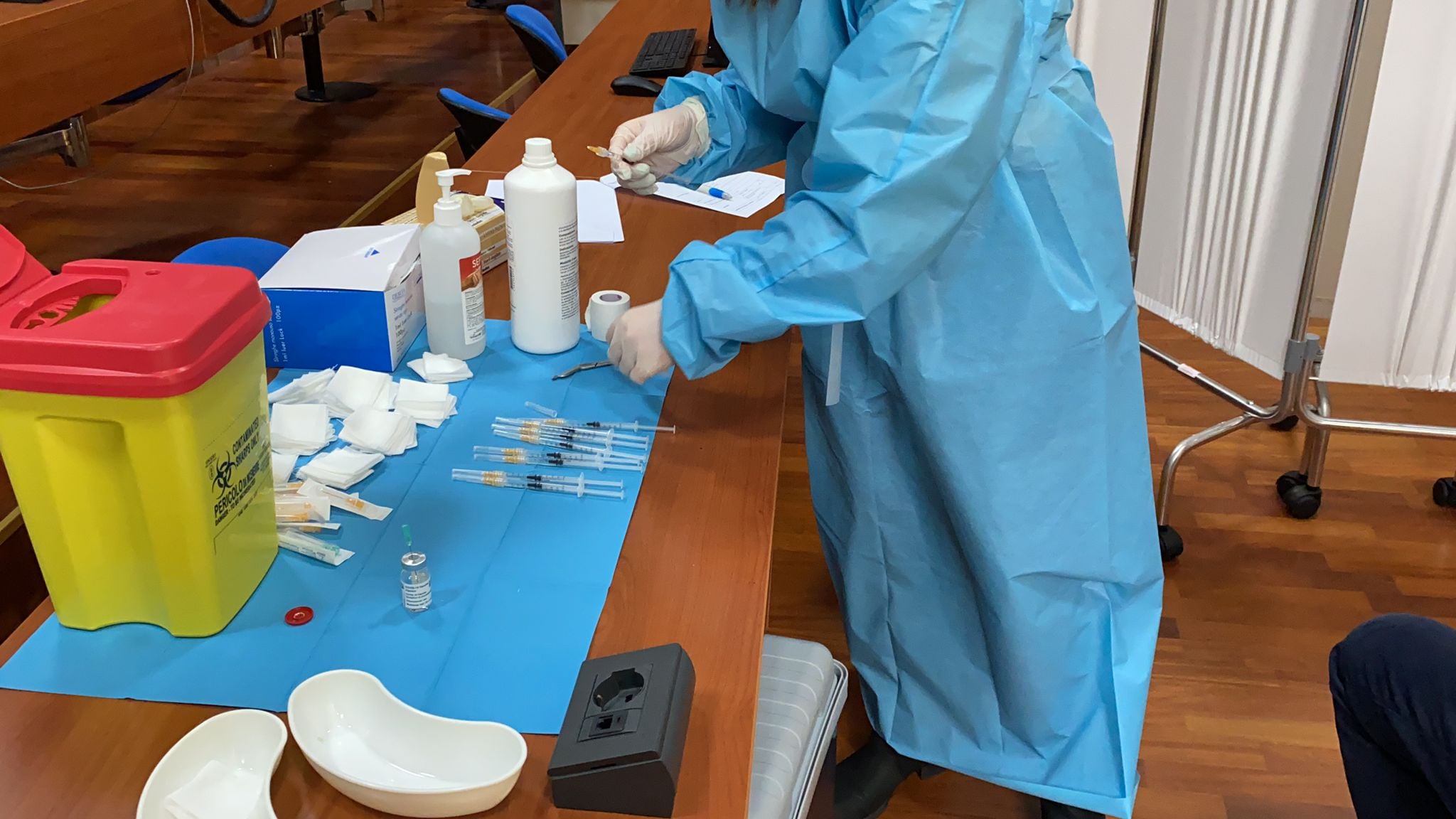 Vaccini, al via il mix, anticipo Pfizer e Moderna