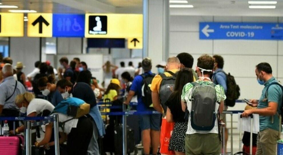 Quarantena e tampone per viaggi all’estero, si valuta estensione a fine aprile